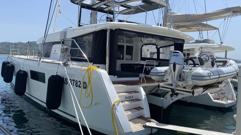 Lagoon 52