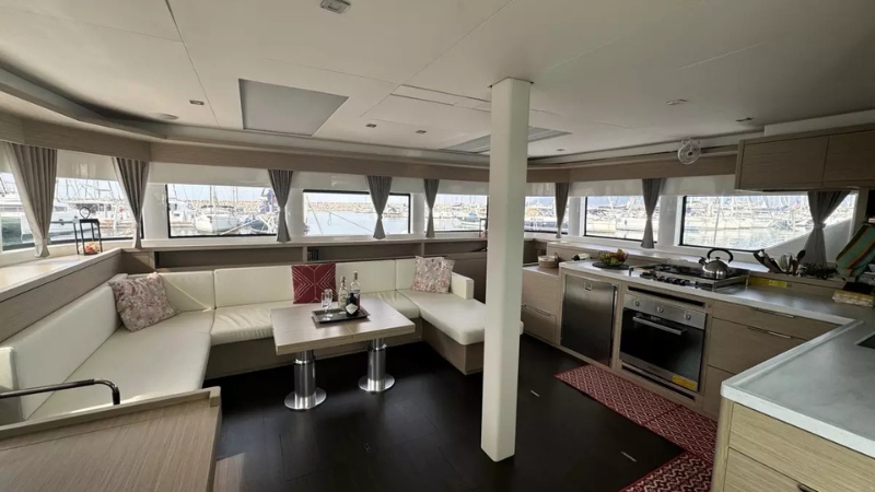 Interni di lusso del Catamarano Lagoon 55
