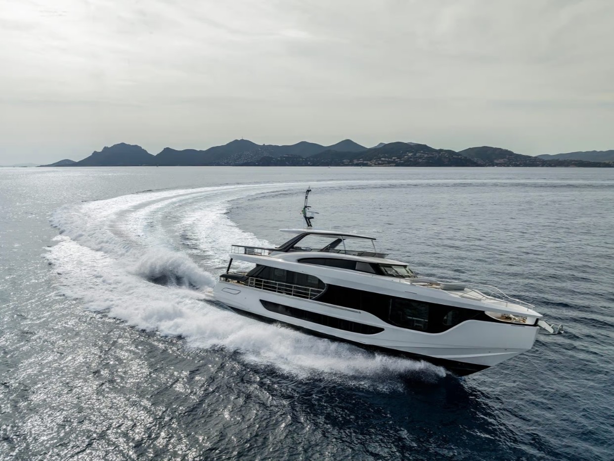 Azimut 26M