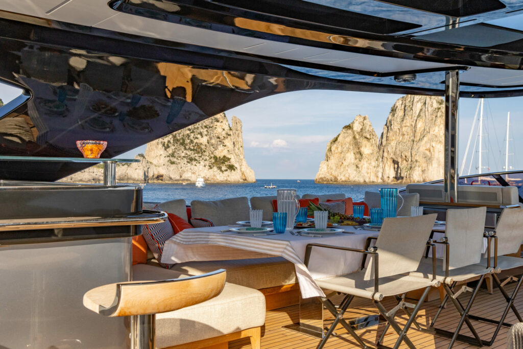 Noleggio-yacht-di-lusso-Capri-1