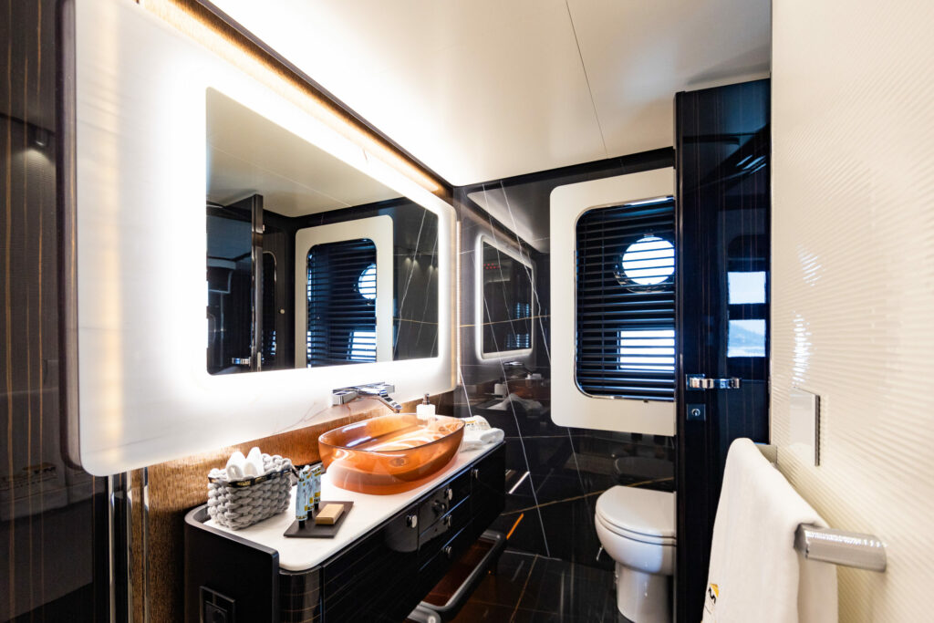 Noleggio-yacht-di-lusso-Capri-10